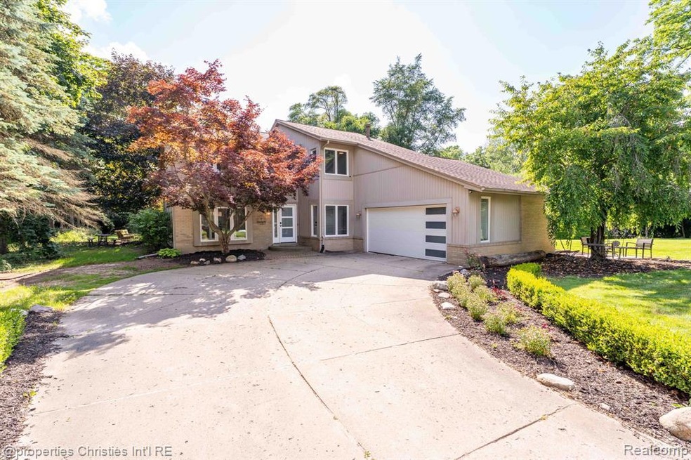 2766 Acorn Rd, Bloomfield Hills, MI 48302 - photo 1