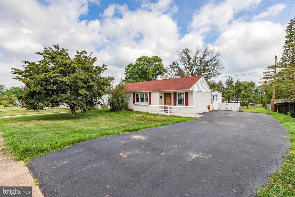 1805 Wayne Dr, Norristown, PA 19403 - photo 1