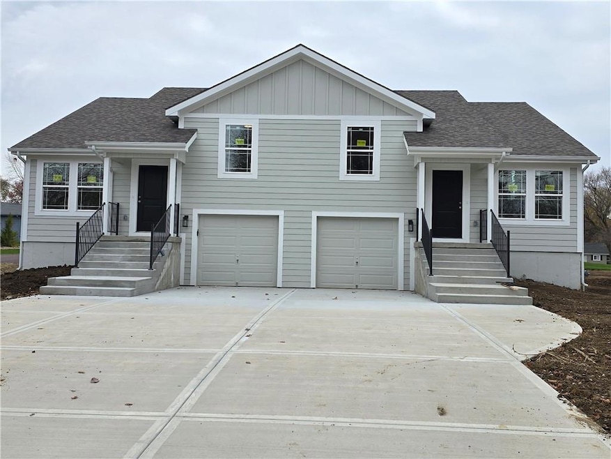 513 W Smith St, Spring Hill, KS 66083 - photo 1