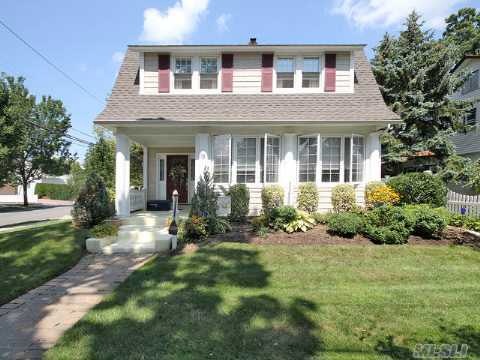 19 Alexander Ave, Lynbrook, NY 11563 - photo 1