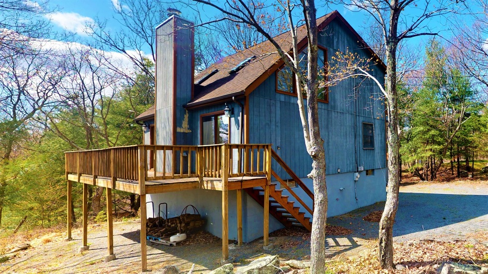 801 Surrey Ct, Hawley, PA 18428 - photo 1