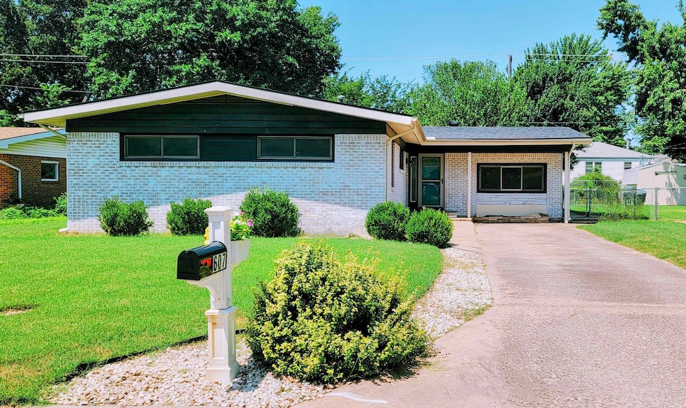 607 Charles Ave, Mulvane, KS 67110 - photo 1