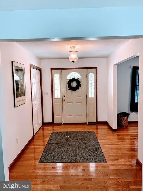 9 N Fairway Cir, Hazleton, PA 18202 - photo 1