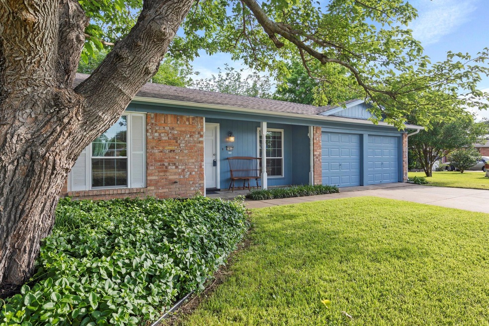 7912 Shannon Ln, North Richland Hills, TX 76180 - photo 1