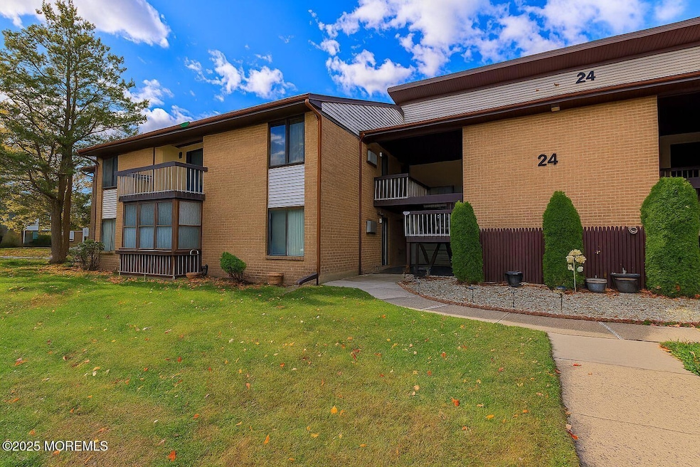 24 Meadow Green Cir unit A, Manalapan, NJ 07726 - photo 1