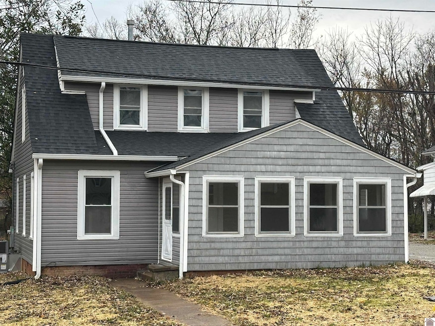 613 Madisonville St, Princeton, KY 42445 - photo 1