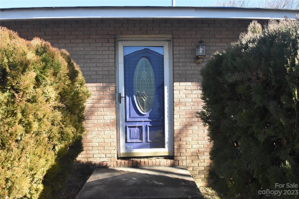 2612 Abelwood Rd, Charlotte, NC 28216 - photo 1