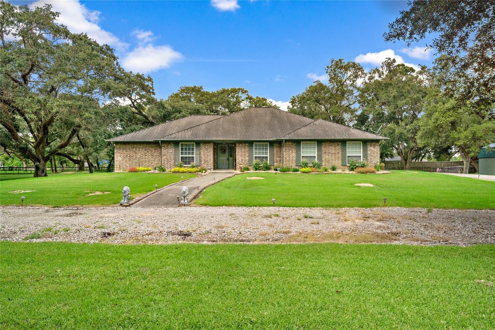 13901 Patricia Ln, Alvin, TX 77511 - photo 1