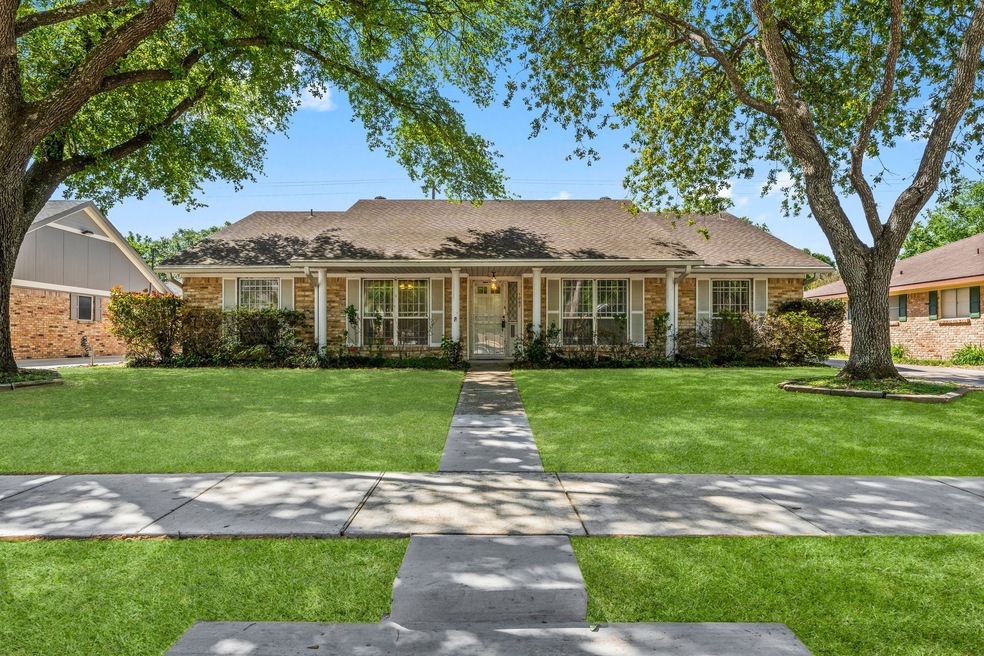 1067 Thornton Rd, Houston, TX 77018 - photo 1