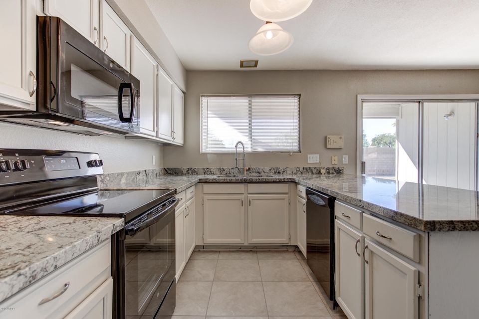 Gorgeous Remodeled Kitchen!