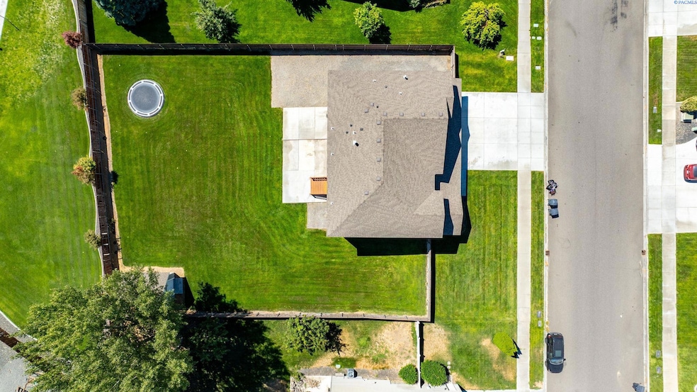 4310 NW Commons Dr, Pasco, WA 99301 - photo 1