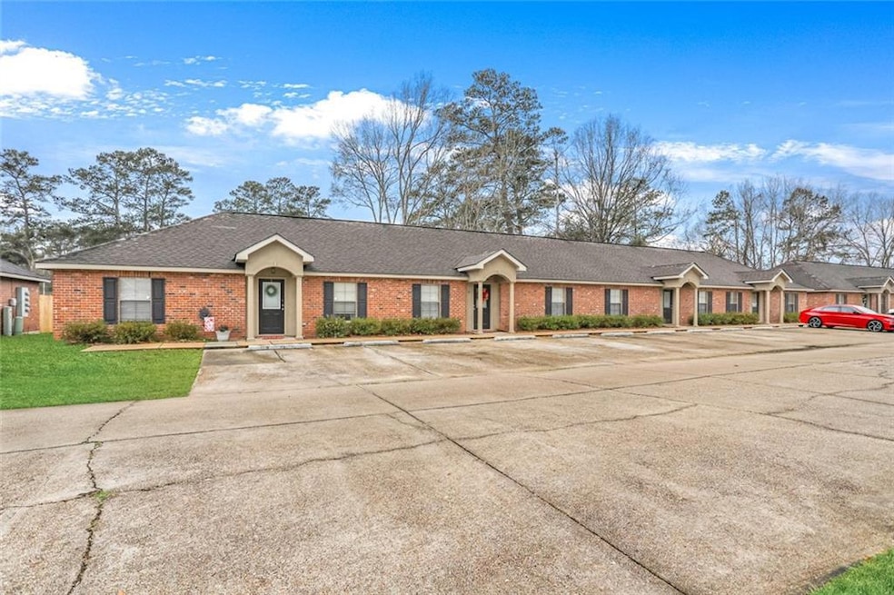 45463 Pointe Dr unit 11, Hammond, LA 70401 - photo 1