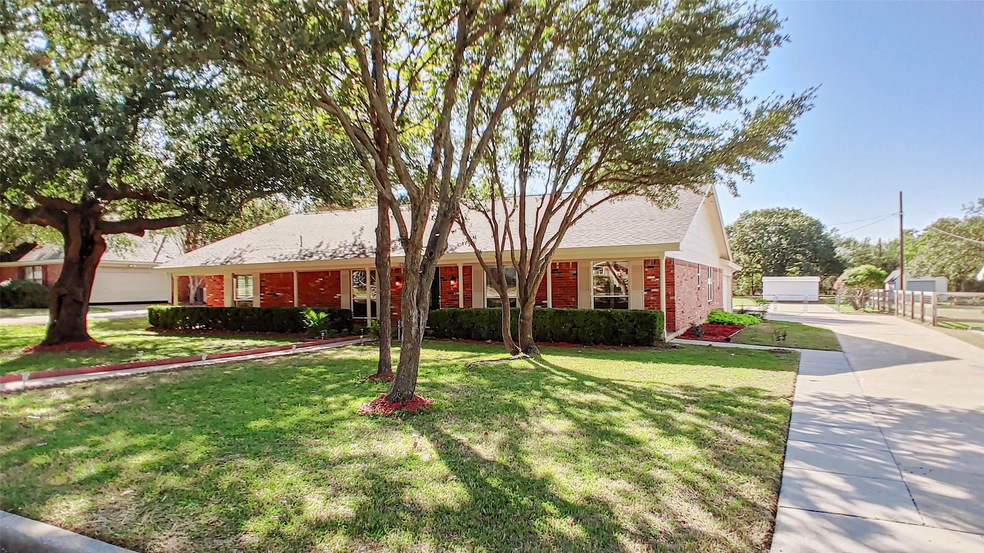 105 Oak Valley Dr, Colleyville, TX 76034 - photo 1