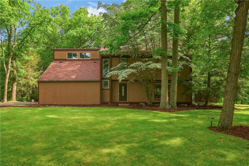 Welcome to 1259 Lakevue Drive!