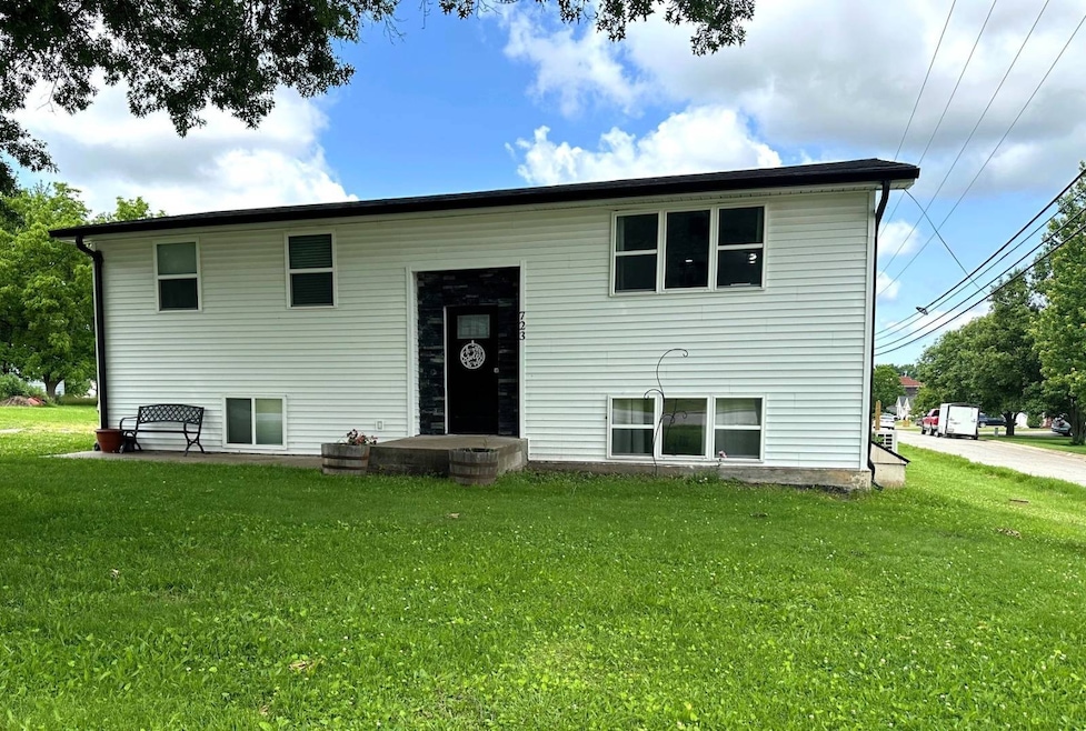 723 N Godfrey St, Cameron, MO 64429 - photo 1