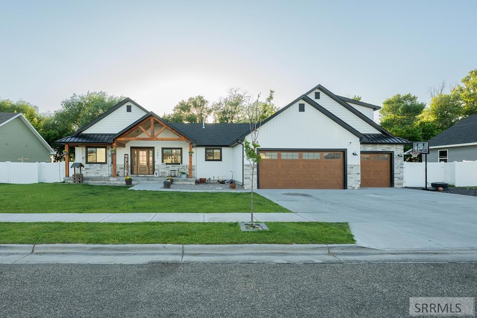 For Sale $692,000 • Co-Listing Agent