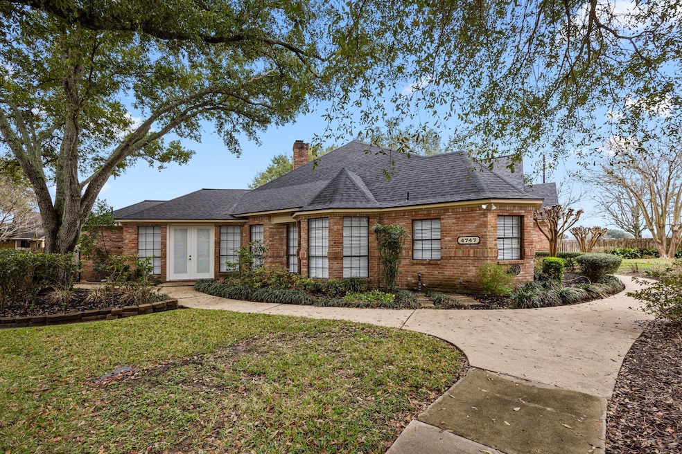 4747 Lake Village Dr, Fulshear, TX 77441 - photo 1