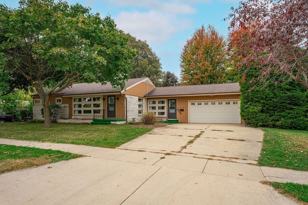 1205 7th Ave, Belvidere, IL 61008 - photo 1
