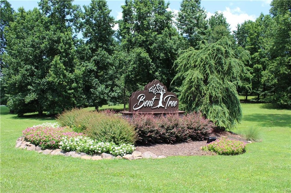 Bent Tree Sign off Cove Road