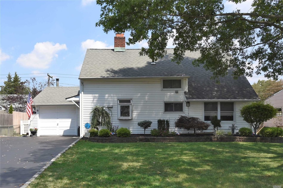 30 Sprucewood Dr, Levittown, NY 11756 - photo 1