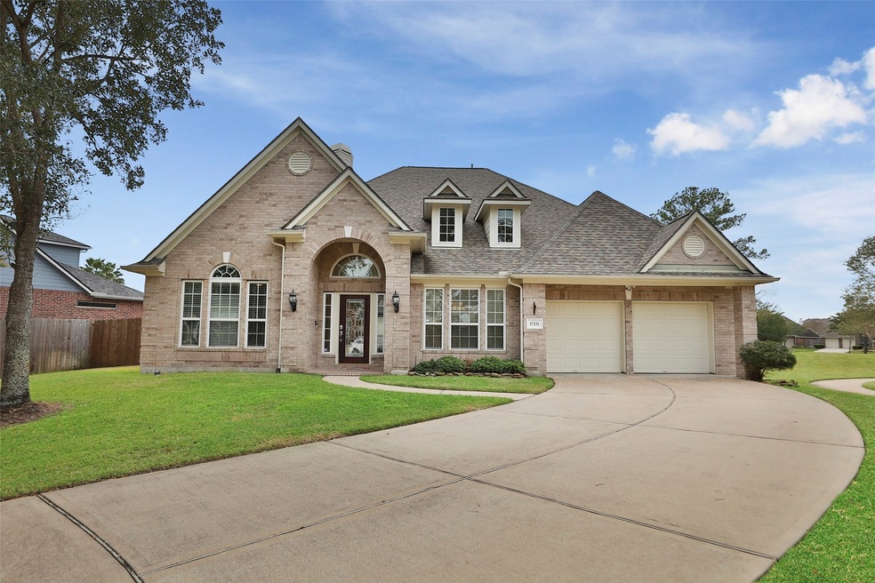 Beautiful home on a cul de sac lot!  Perfect location.   4 Bedrooms  3 full baths  3 Car Tandem