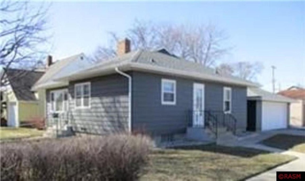 1127 N Washington St, New Ulm, MN 56073 - photo 1