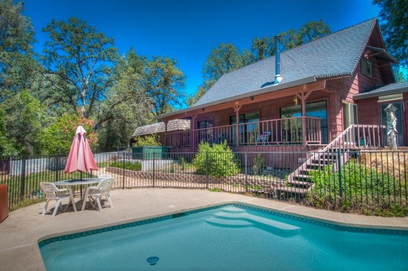 House w/Pool