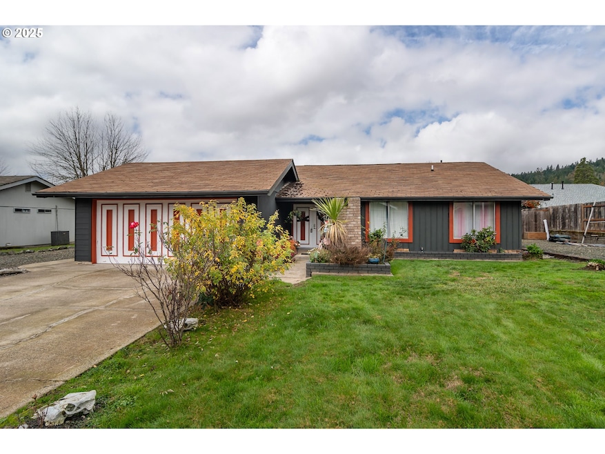 229 N Grove Ln, Sutherlin, OR 97479 - photo 1