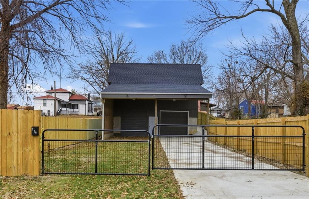 219 W Culton St, Warrensburg, MO 64093 - photo 1