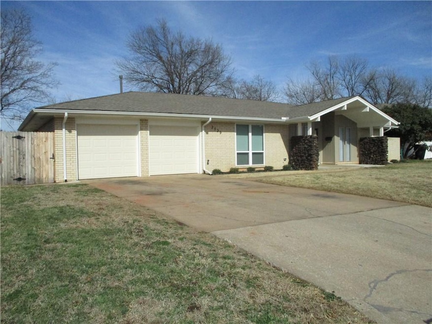 2529 NW 116th St, Oklahoma City, OK 73120 - photo 1