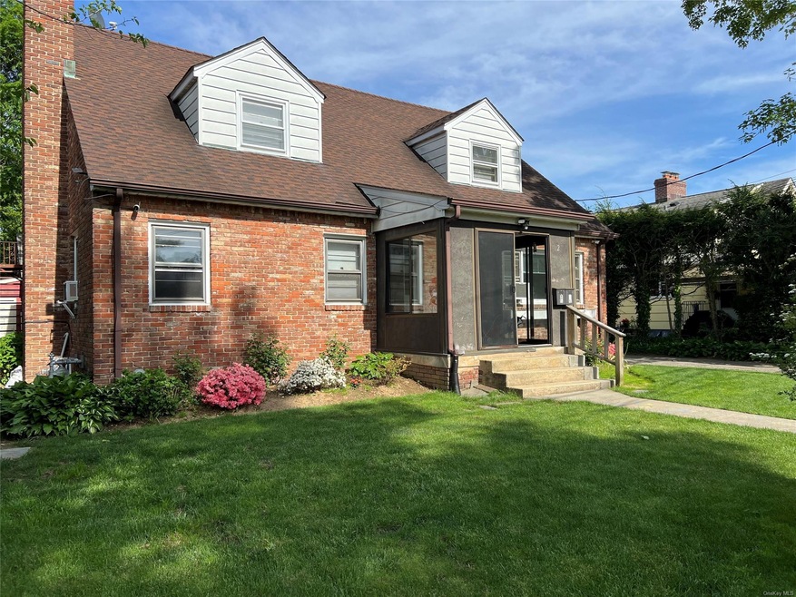 2 Dogwood Ln unit 2, Glen Cove, NY 11542 - photo 1