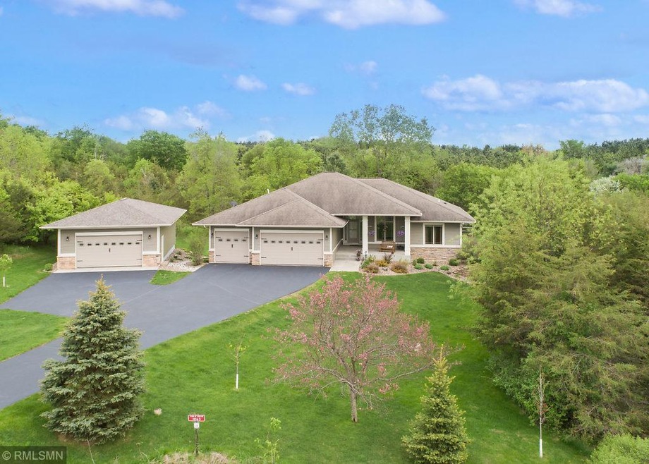 Welcome home to country living!