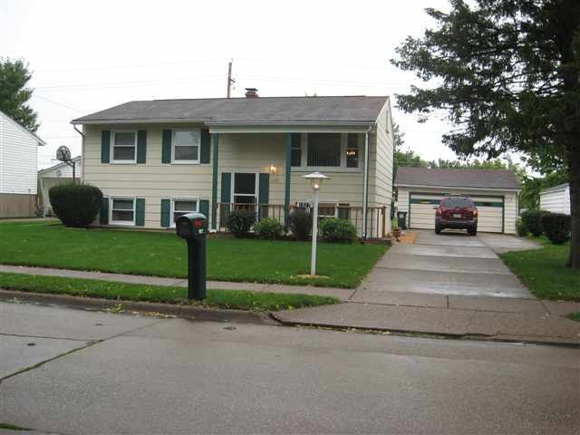 1927 W 68th St, Davenport, IA 52806 - photo 1