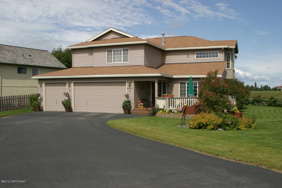 Exterior Summer Pic