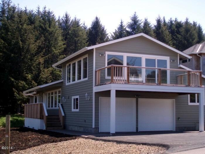 2204 SW Coast Ave, Lincoln City, OR 97367 - photo 1