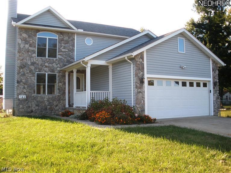 760 Hollywood Ave, Sheffield Lake, OH 44054 - photo 1