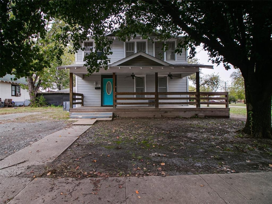 View of front of property with covered porch and a ceiling fan