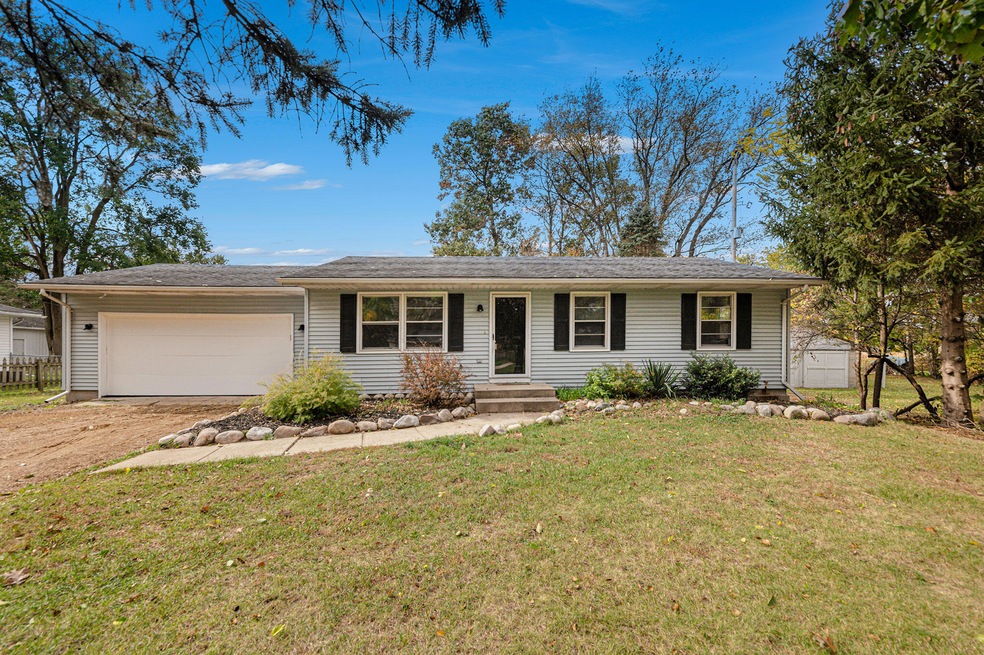 11210 Oakland Dr, Schoolcraft, MI 49087 - photo 1