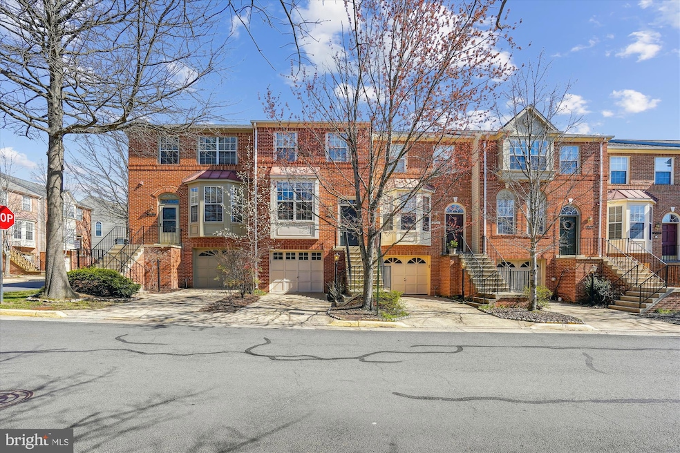 2403 Simpkins Farm Dr, Herndon, VA 20171 - photo 1