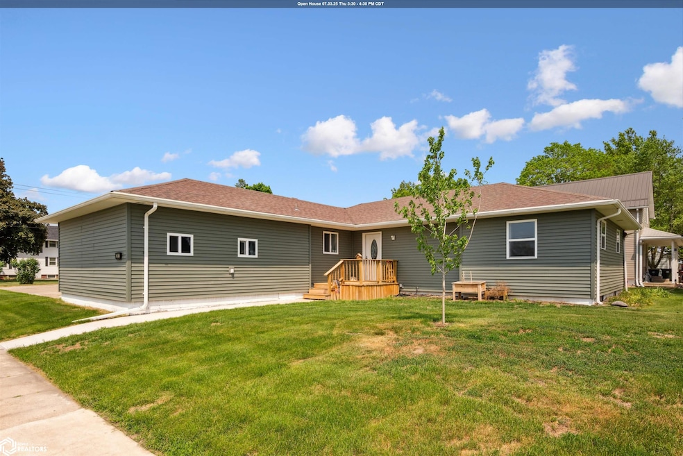 201 N 9th St, Montezuma, IA 50171 - photo 1