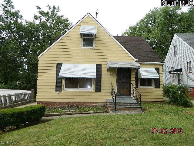 5328 Arch St, Maple Heights, OH 44137 - photo 1