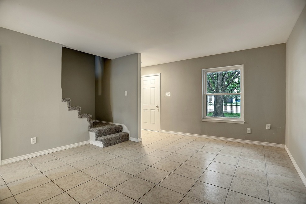 Welcome to one of Westview Drive's best condo unit