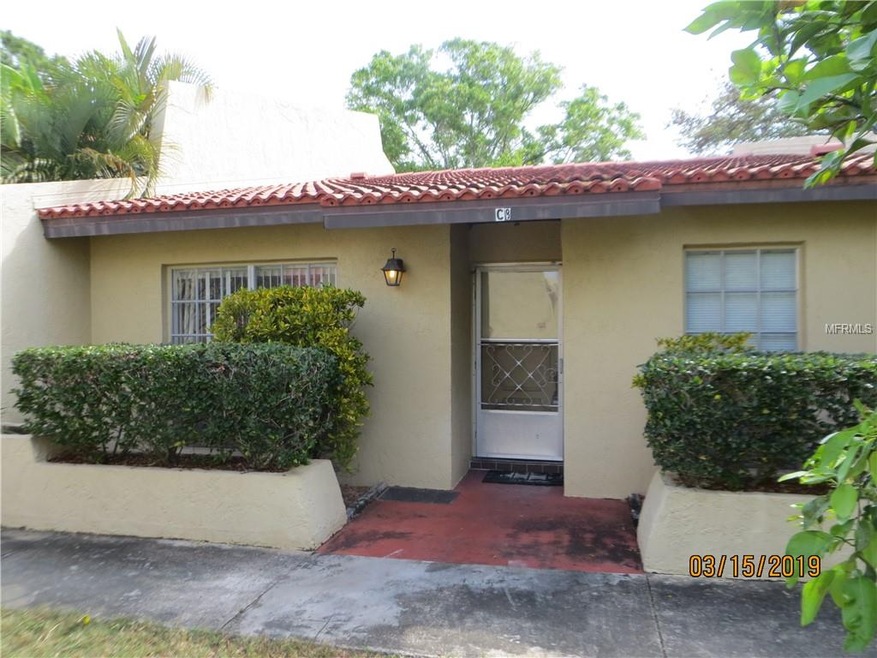 This 2/2 villa is an end unit that is very private
