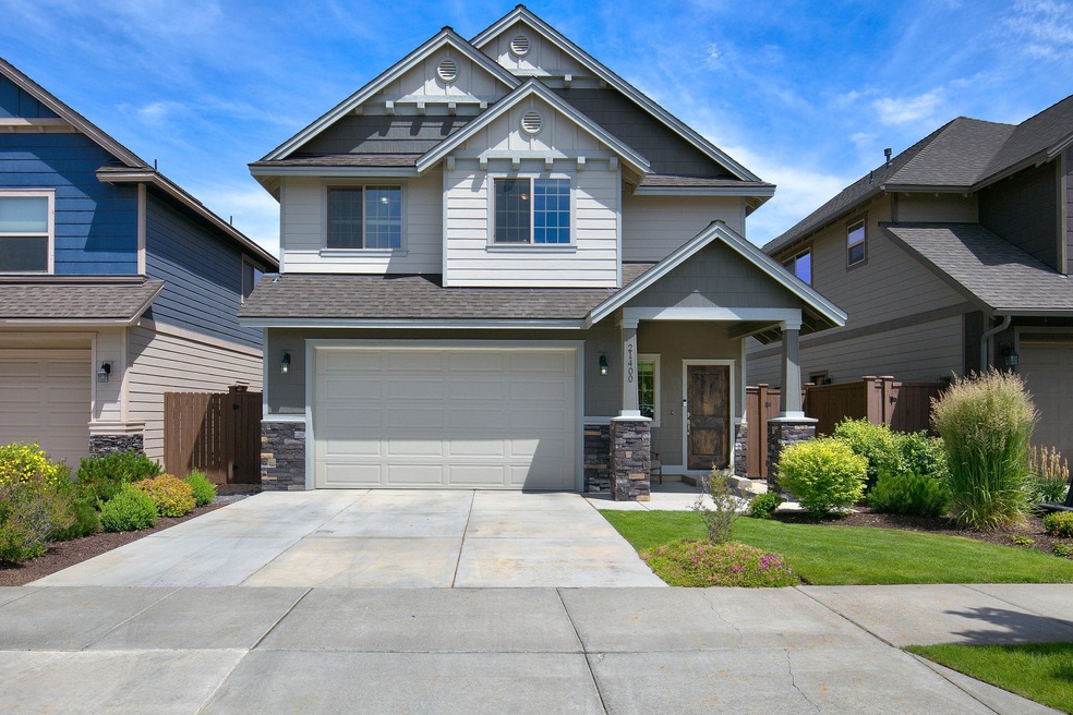 01 Front 21400 Evelyn Pl