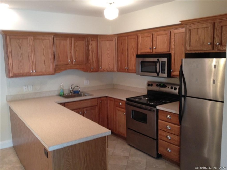 5 Coggswell St unit 5, Pawcatuck, CT 06379 - photo 1