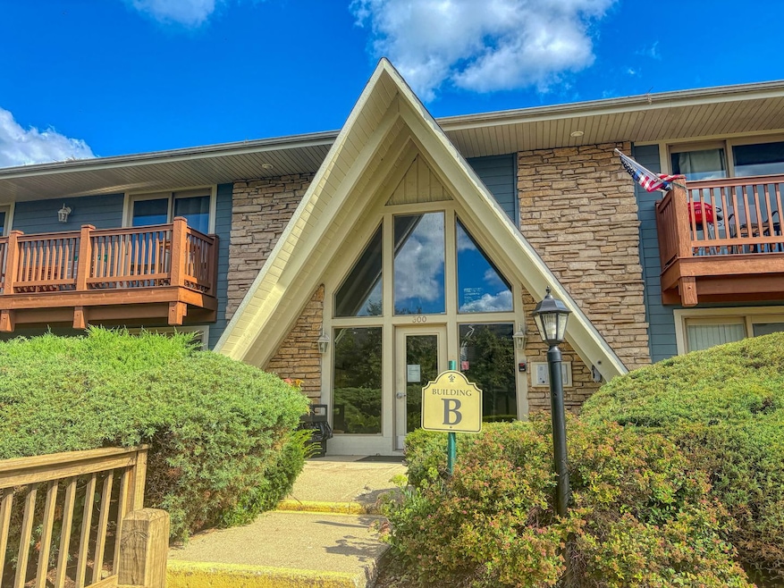 300 Opatrny Dr unit 122, Fox River Grove, IL 60021 - photo 1