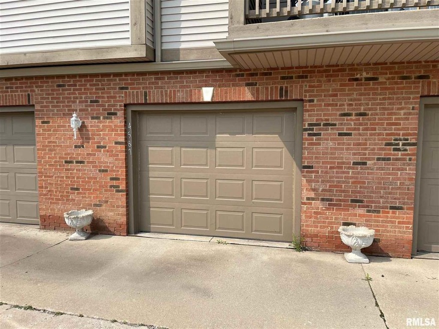 4587 N Thornhill Dr, Peoria, IL 61615 - photo 1