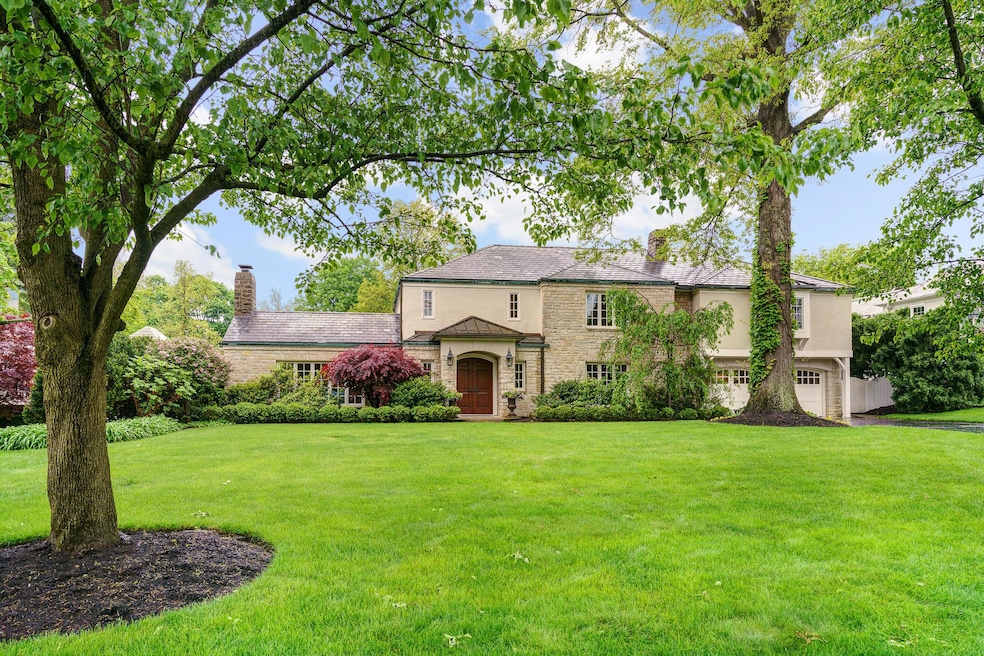 Welcome to 2355 Onandaga Drive!