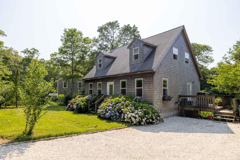 39 Mud Puddle Rd, Vineyard Haven, MA 02568 - photo 1