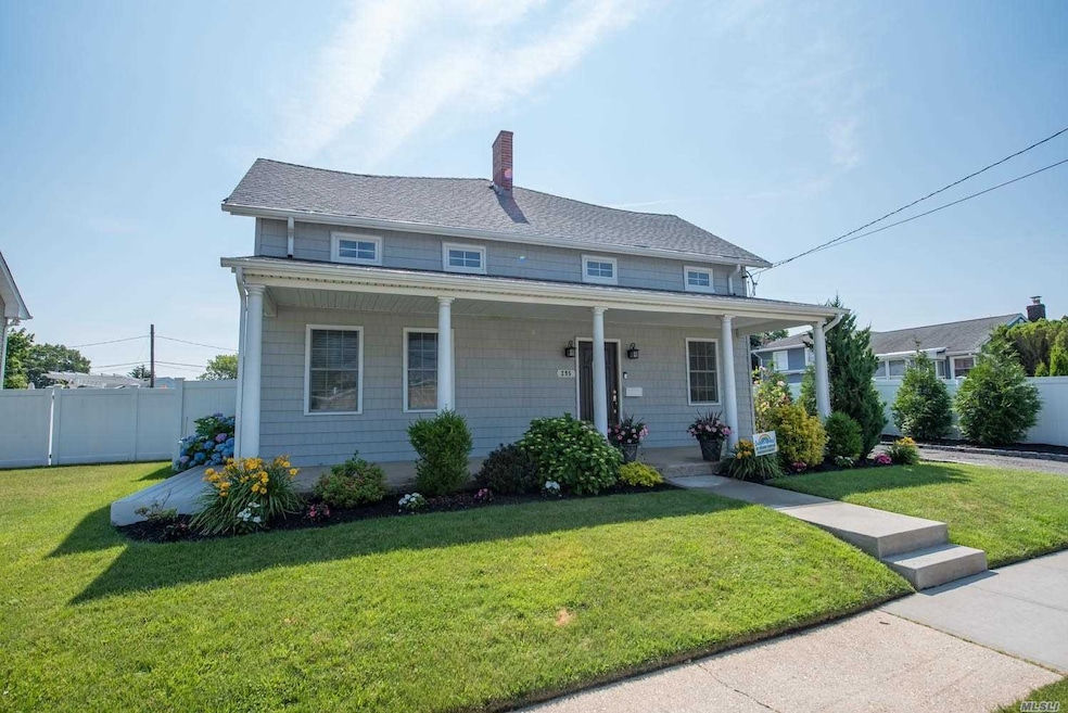 295 Seamans Neck Rd, Seaford, NY 11783 - photo 1